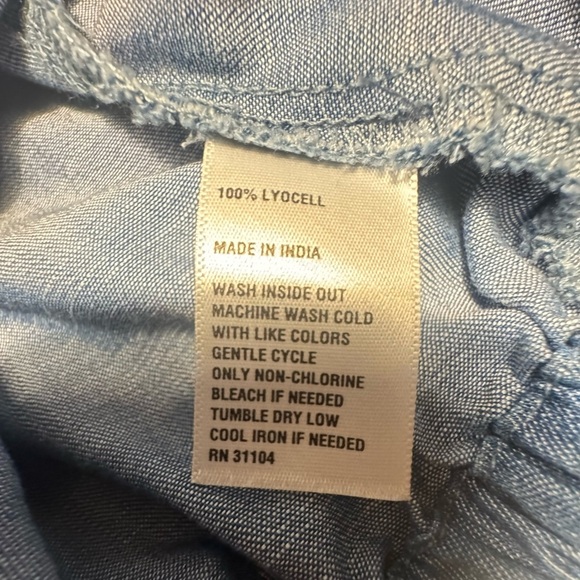 Crown & Ivy Blue Ruffled neckline Blouse with Tie Front size Large - Picture 8 of 8